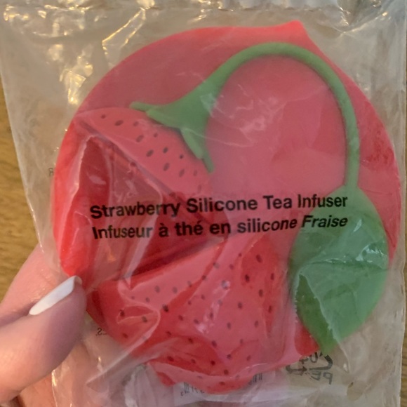 STRAWBERRY SILICONE TEA INFUSER, New In Sealed Package,Tea Infuser With Tray - Picture 4 of 12